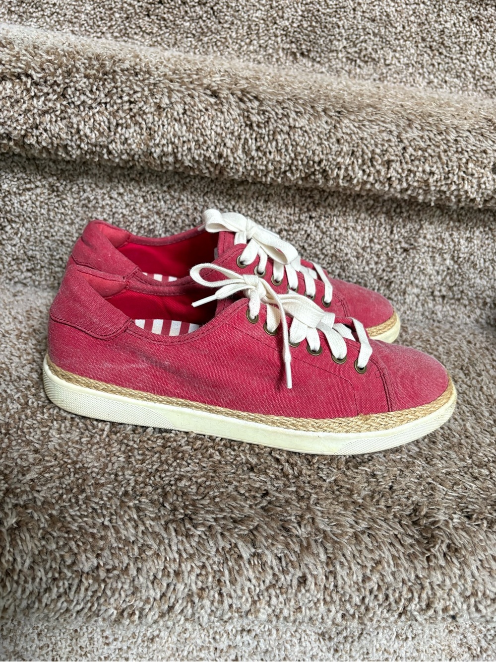 Vionic Women's Red Jean Fabric Sneaker Shoes. - Picture 2 of 14